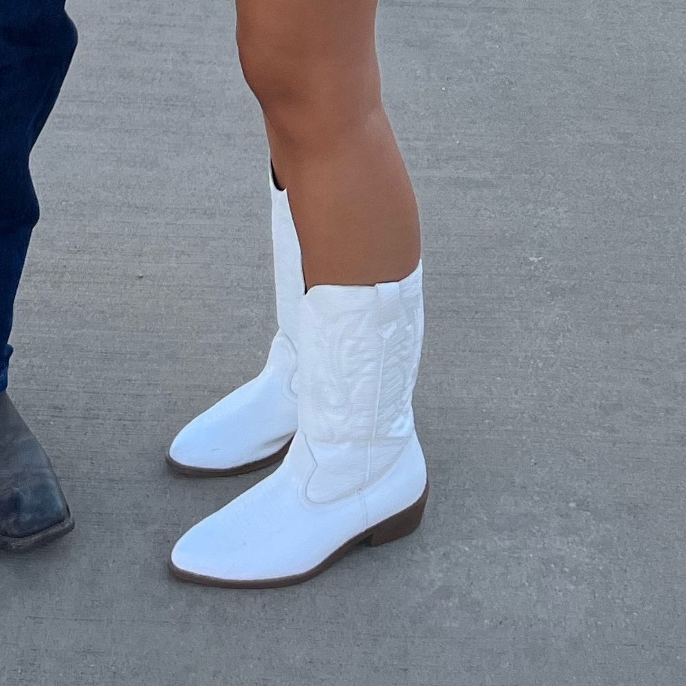 Matisse White Cowboy boots